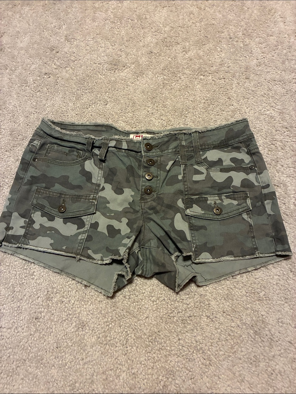 Camouflage
Button-Front Women's Shorts